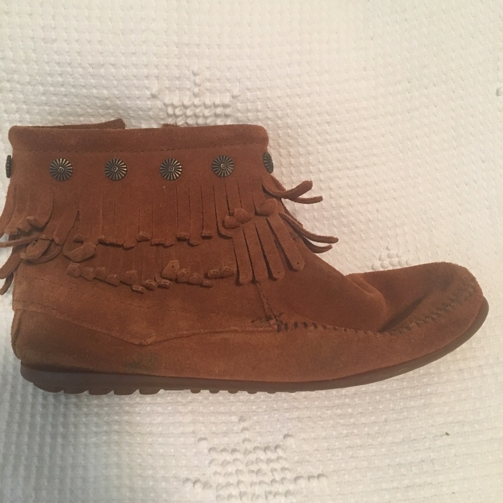 Minnetonka Double Fringe Side Zip size 8